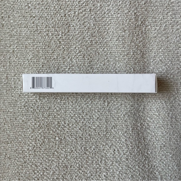 GIVE THEM LALA Beauty Matte & Moisture 2 in 1 Lip Duo Wand In Birthday Suit - Picture 4 of 8